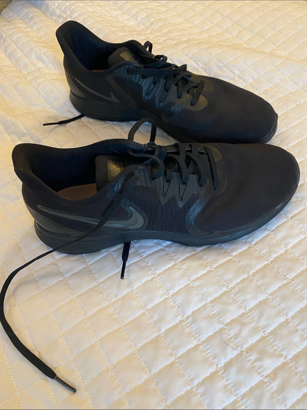 Nike Men’s Black Low-Profile Athletic Shoes